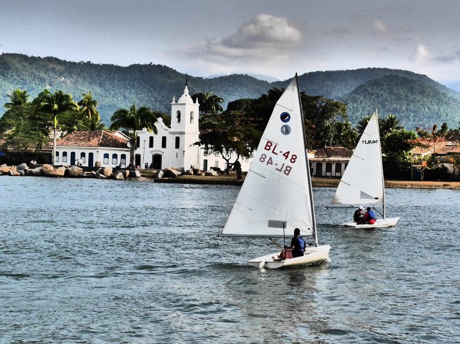 Pitoresker geht kaum: Die Kirche für die Schwarzen von der anderen Uferseite.