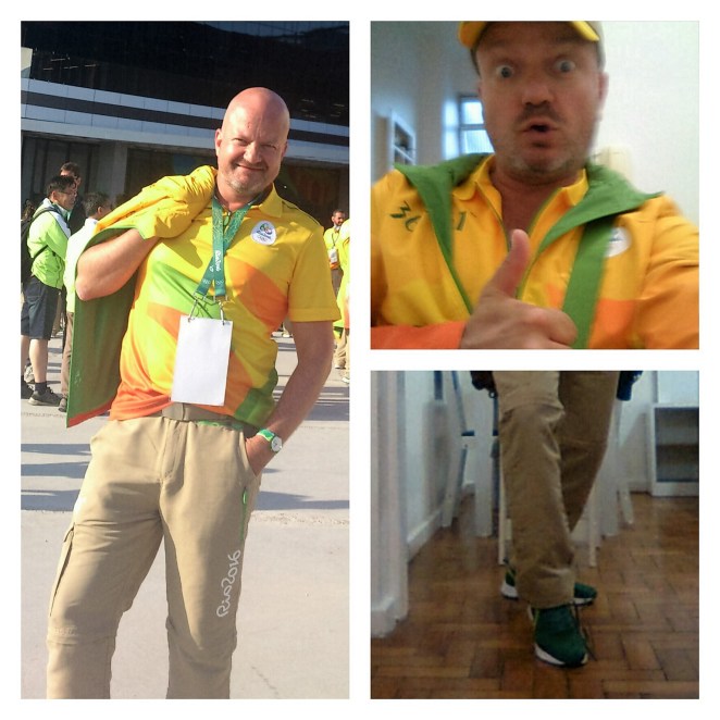 Kein Scherz: Die Kleidung ist super bequem und ich mag die Klamotten. Mit dem Gelb habe ich mich arrangiert.